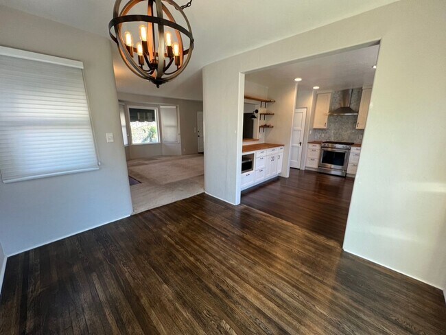 Building Photo - Beautiful 2bd/1ba House!