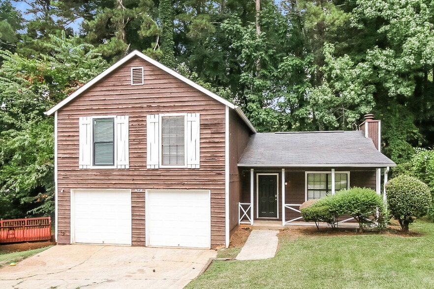 Primary Photo - 978 Mainstreet Lake Dr