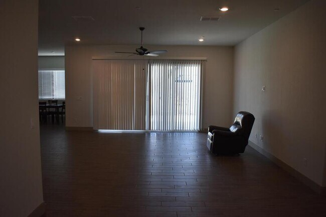 Building Photo - 2446 Bastidas Dr
