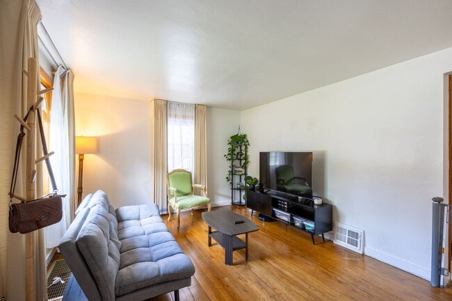 Building Photo - Charming 3-Bedroom Home on a Quiet Street ...