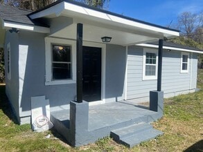 Building Photo - 2106 S Andrews Cir