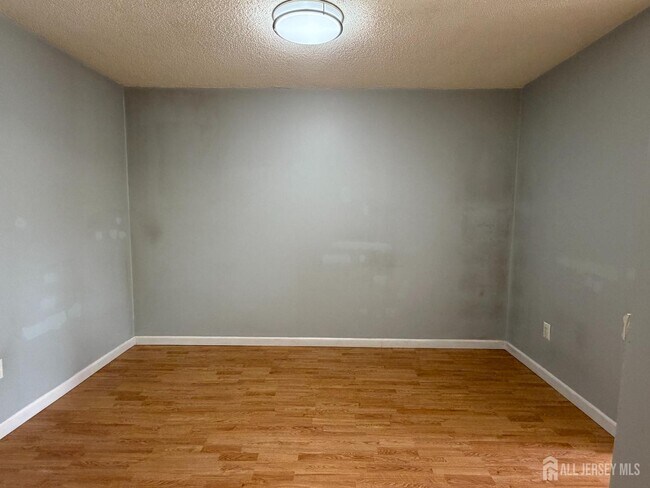 Building Photo - 99 Brookview Cir