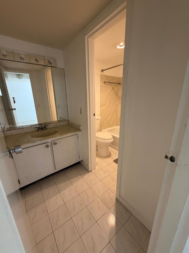 Building Photo - 200 Waterway Dr S
