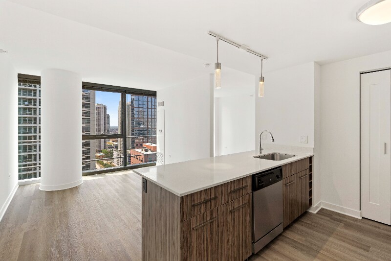 Building Photo - 420 N Orleans St