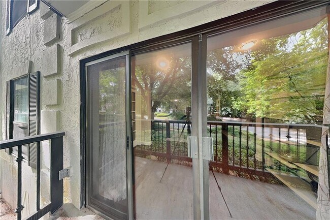 Building Photo - 3104 Pine Heights Dr NE