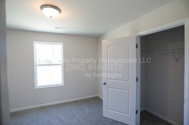 Building Photo - 230 Winston Ln