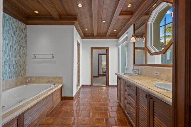 Building Photo - 240 N Ocean Blvd