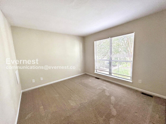 Building Photo - 3821 Staffordshire Ln