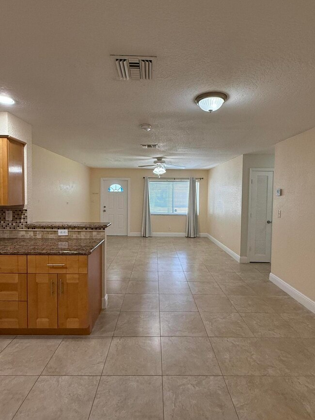 Building Photo - 7302 NW 57th Ct