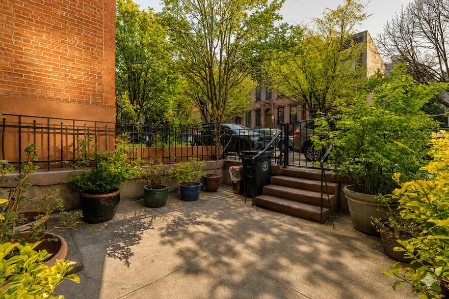 Building Photo - 7 E 129th St