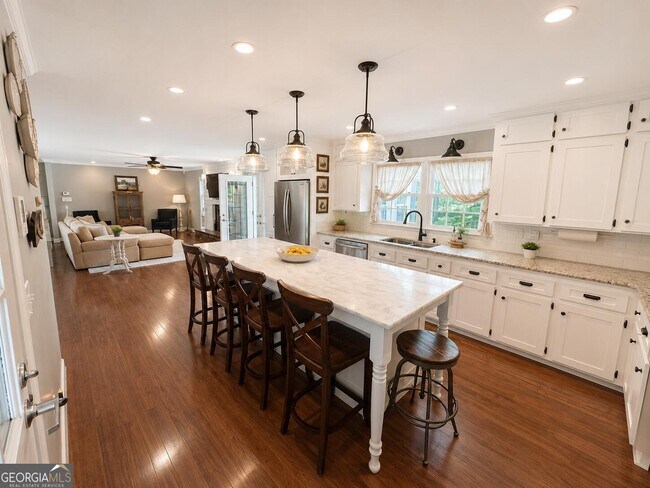 Building Photo - 2653 Club Valley Dr NE
