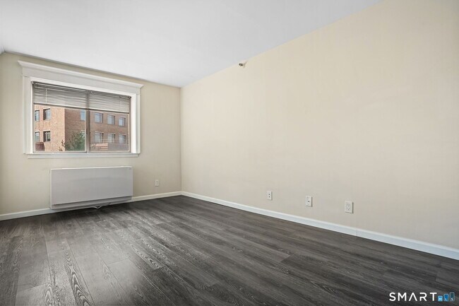 Building Photo - 143 Hoyt St