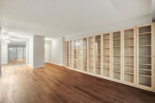 Building Photo - Available Now! 1 Bed / 1 Bath Condo in the...