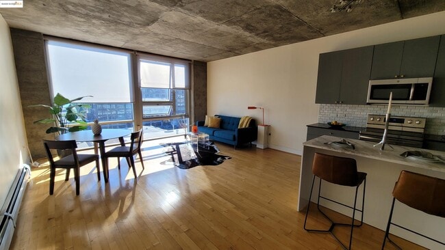 Building Photo - 311 Oak St