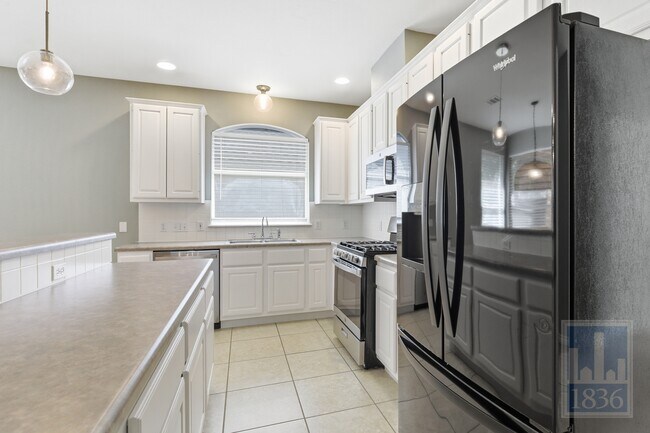 Building Photo - 4011 Travis Country Cir
