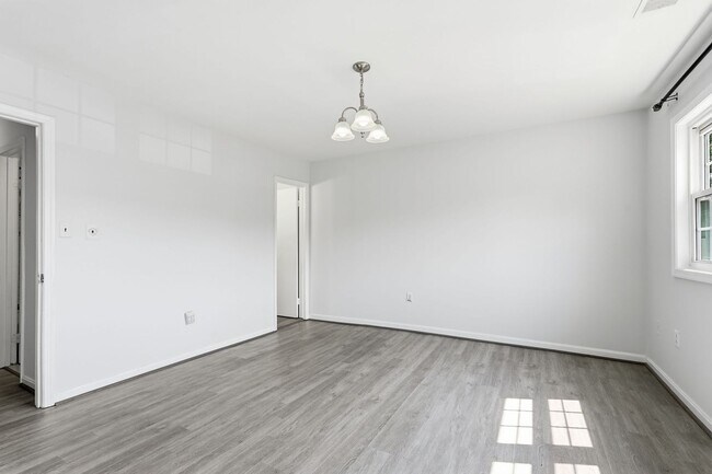 Building Photo - 9178 Laurelwood Ct