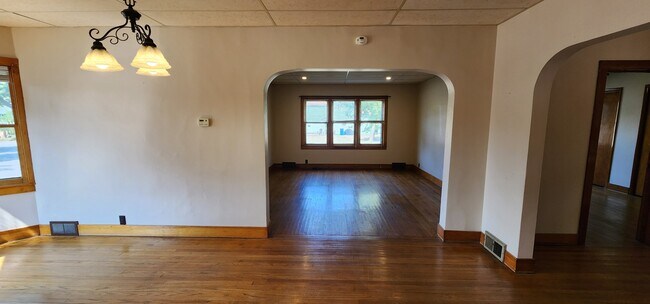 Building Photo - 703 Hopkins St