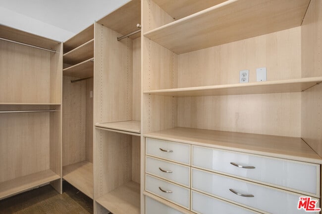 Building Photo - 1 Ironsides St