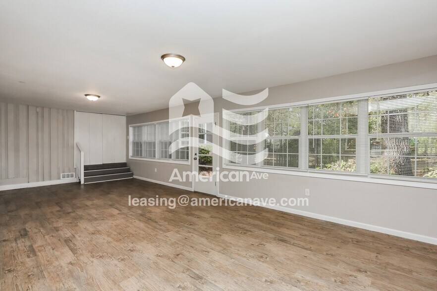 Building Photo - 514 Naples Rd