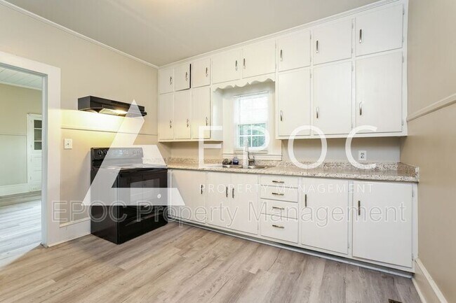 Building Photo - 1504 Cloverdale St