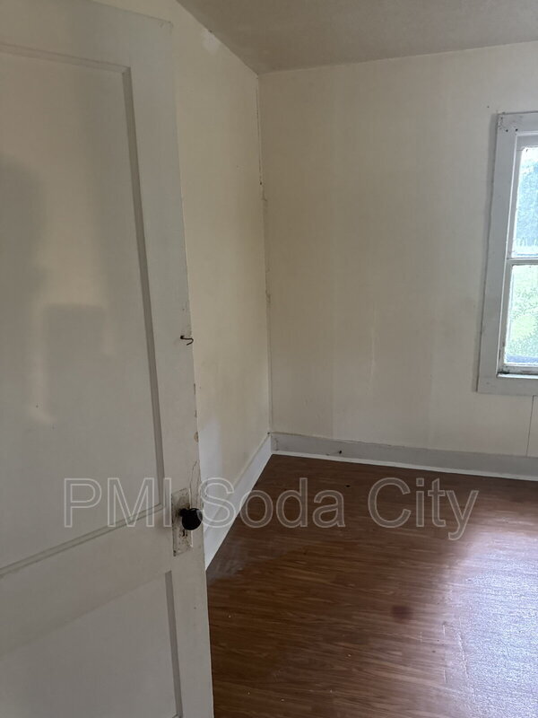 Building Photo - 211 E Brooks St