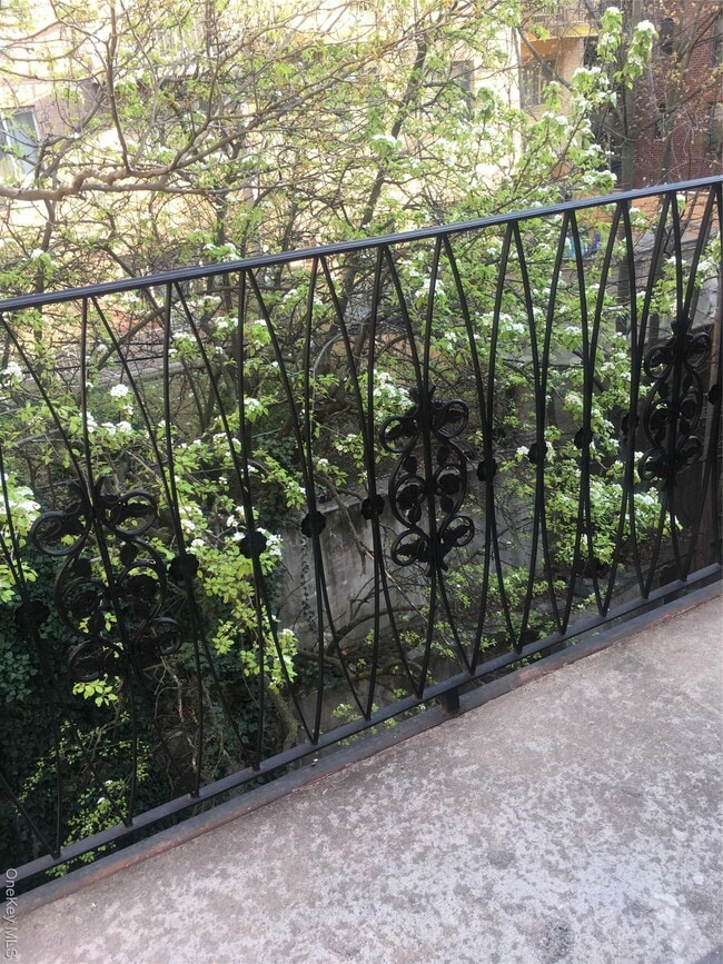 Building Photo - 141-44 84th Rd