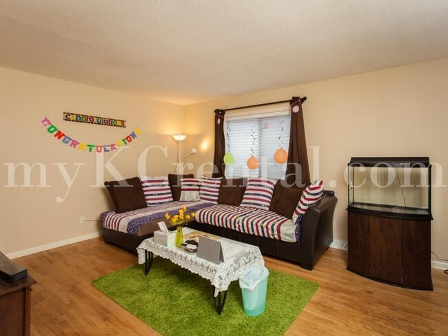 Building Photo - 9619 Outlook Dr