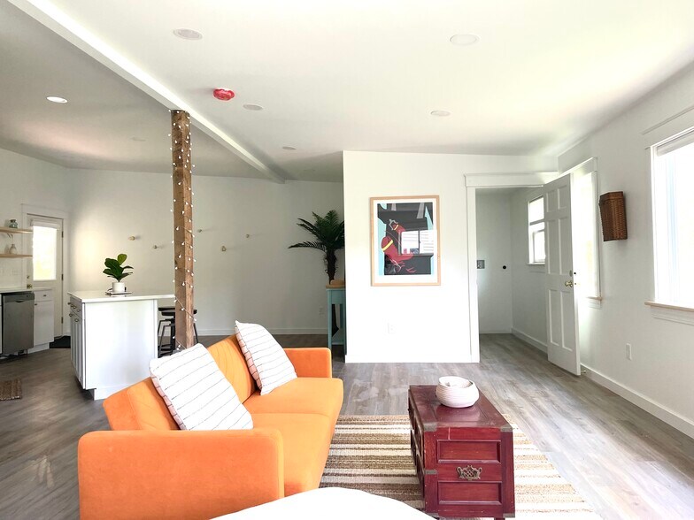 Building Photo - 17 Page St