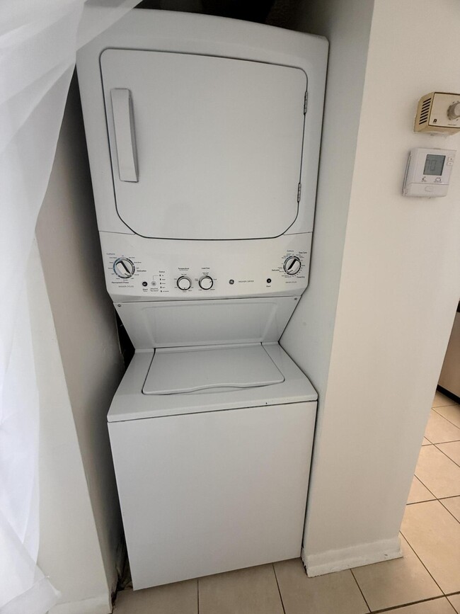 Building Photo - 703 Sunny Pine Way