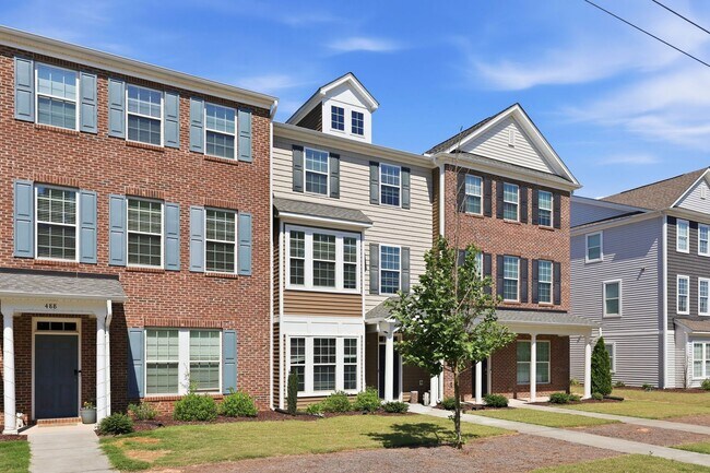 Building Photo - Modern 4BR Townhome with Washer/Dryer & Pet-Friendly Living in Morrisville!