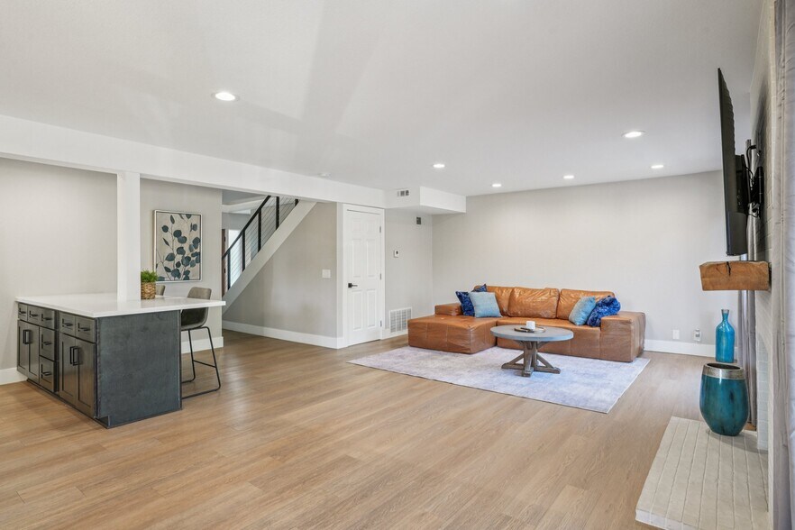 Building Photo - 835 Amigos Way