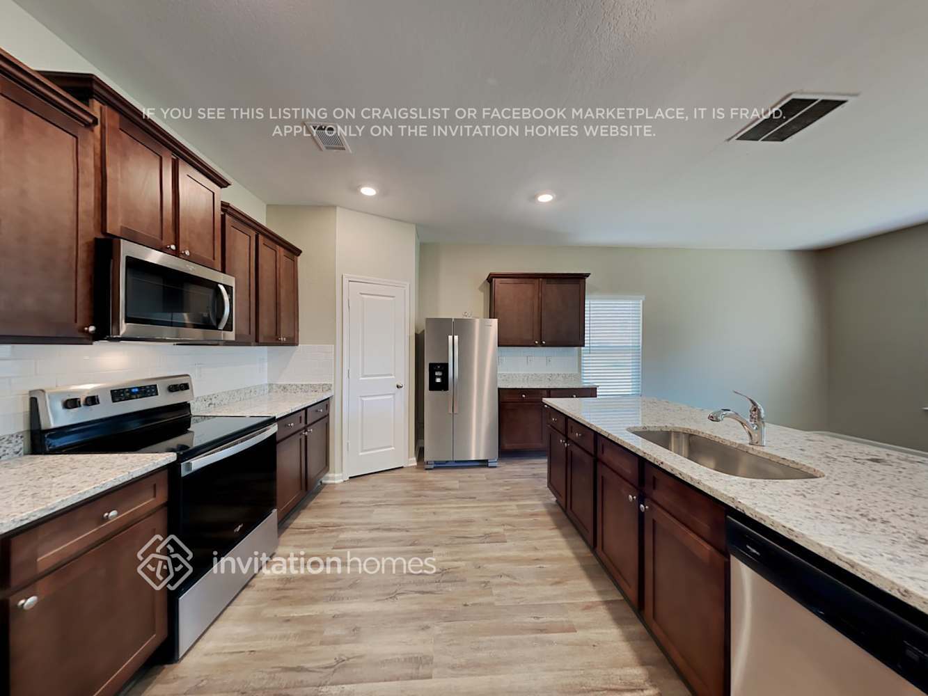 Building Photo - 407 Vermeer Ct