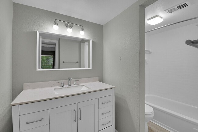 Building Photo - $1,900.00 - 2 Bedroom, 1 Bathroom, Condo i...