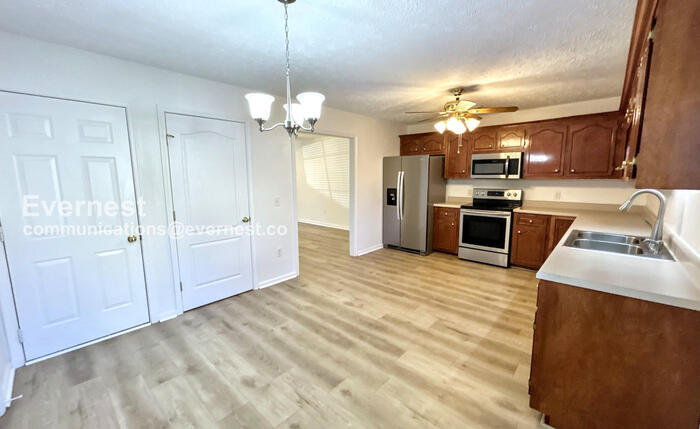 Building Photo - 720 William Howard Pl