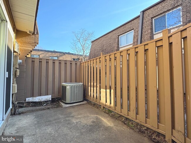 Building Photo - 3882 Manzanita Pl