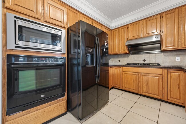 Building Photo - 7814 Millbrook Dr