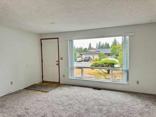 Building Photo - 13617 SE Fairwood Blvd