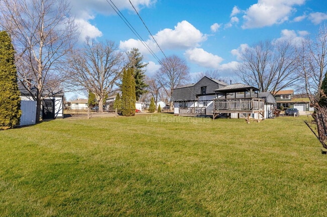 Building Photo - 72 Clover Dr