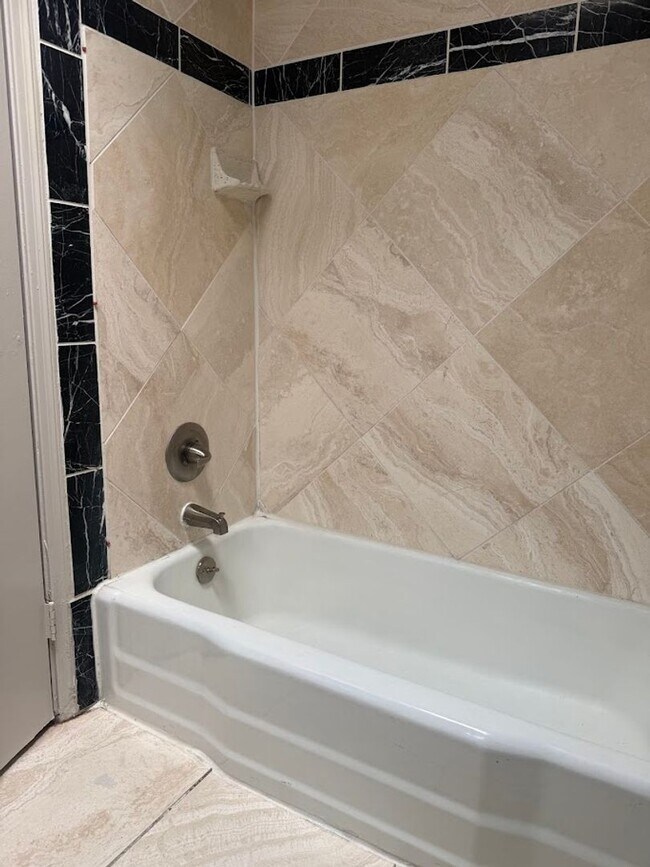 Building Photo - San Pedro Square - West Campus - Townhome - Old School Luxery - W/D - Fireplace - Updated Kitchen...