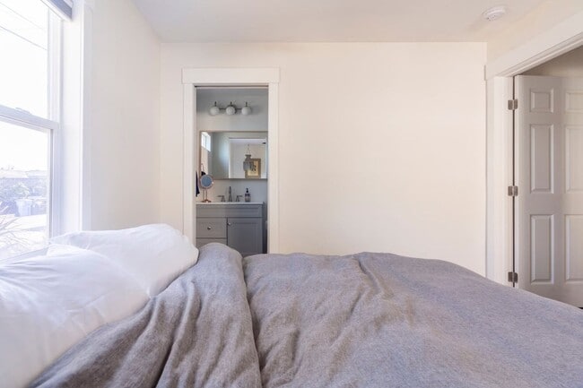 Building Photo - Renovated Two Bedroom West Napa Bungalow