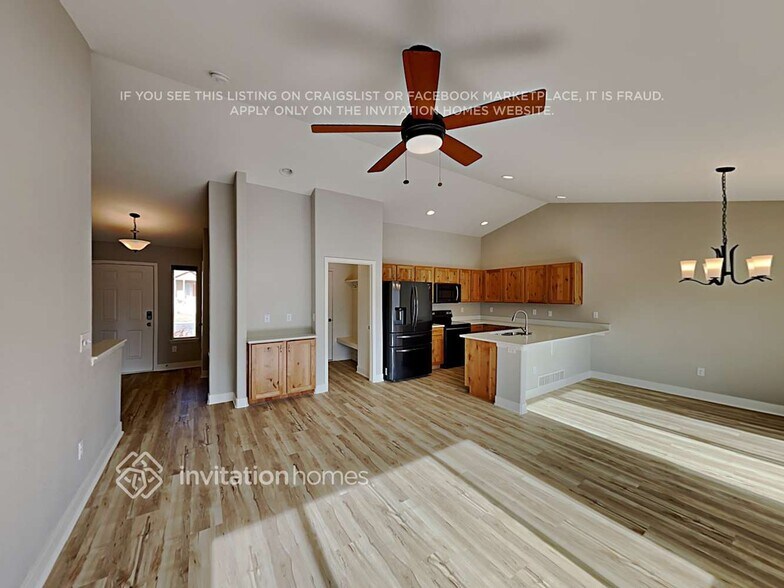 Building Photo - 243 Castle Dr