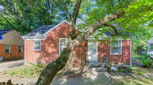 Building Photo - 1071 Robin Hood Ln