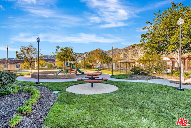 Building Photo - 12440 La Cresta Way