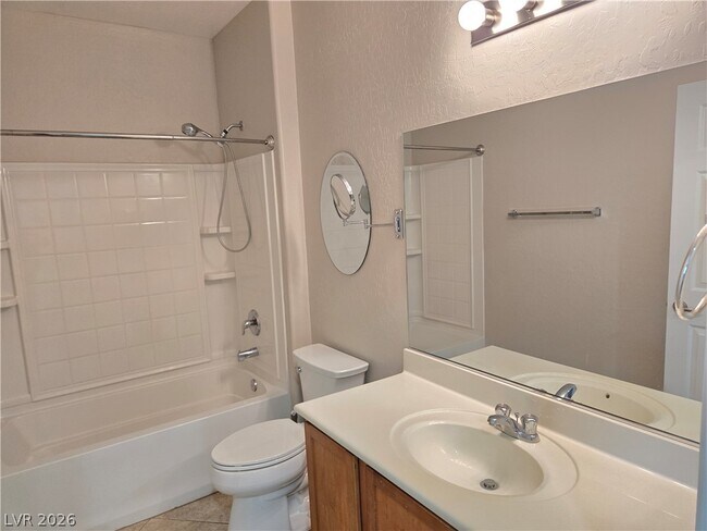 Building Photo - 6868 Sky Pointe Dr