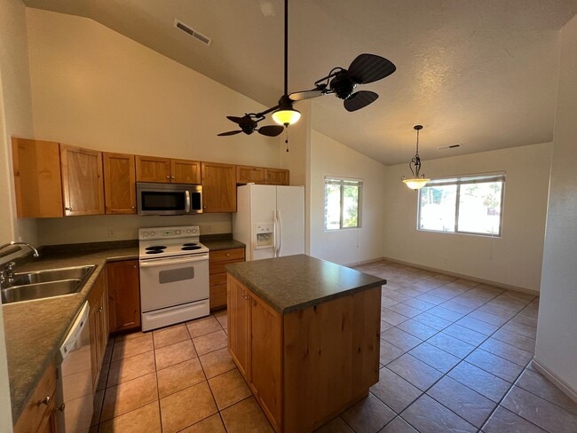 Building Photo - No Application Fee! Snow Canyon Home!