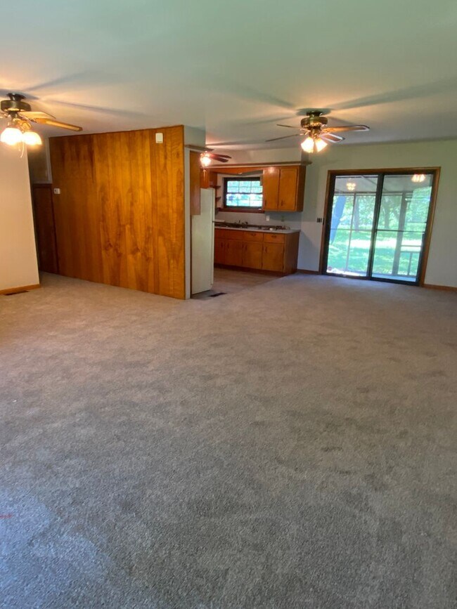 Building Photo - Country Living! Cute 2 bedroom 1 bath home...