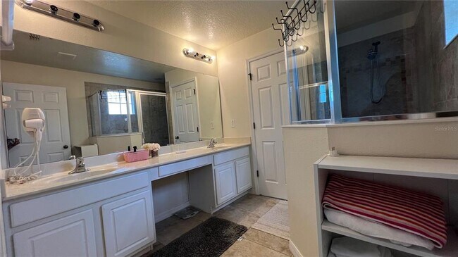 Building Photo - 720 Las Fuentes Dr