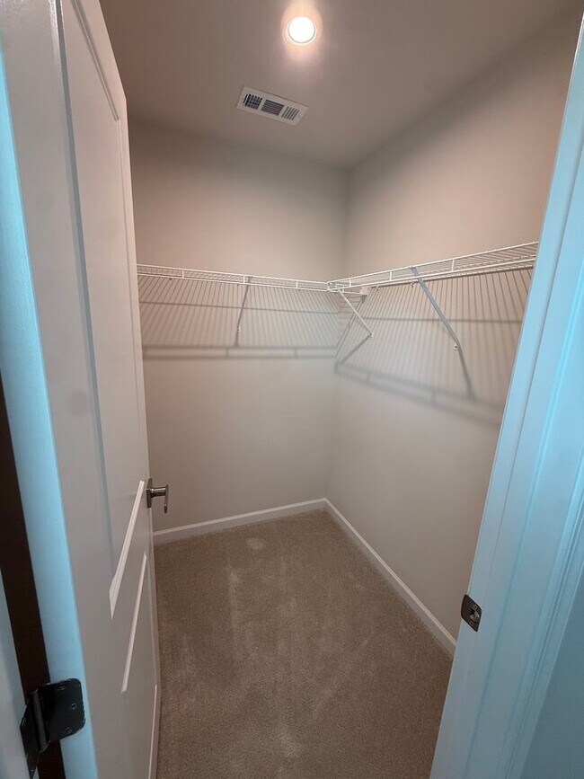 Building Photo - Like-New 4BR Home in Christiana | Open Floor Plan + Large Backyard!