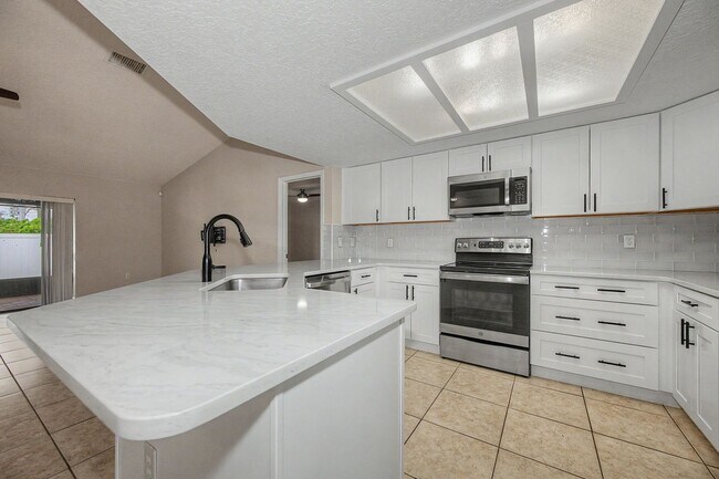 Building Photo - 4449 Foxboro Dr