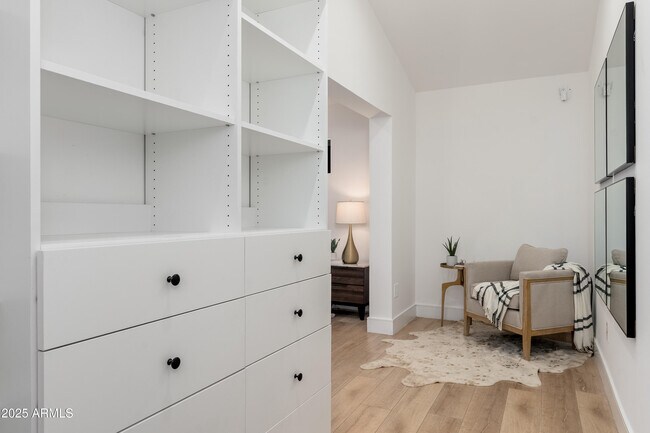 Building Photo - 4421 E Earll Dr